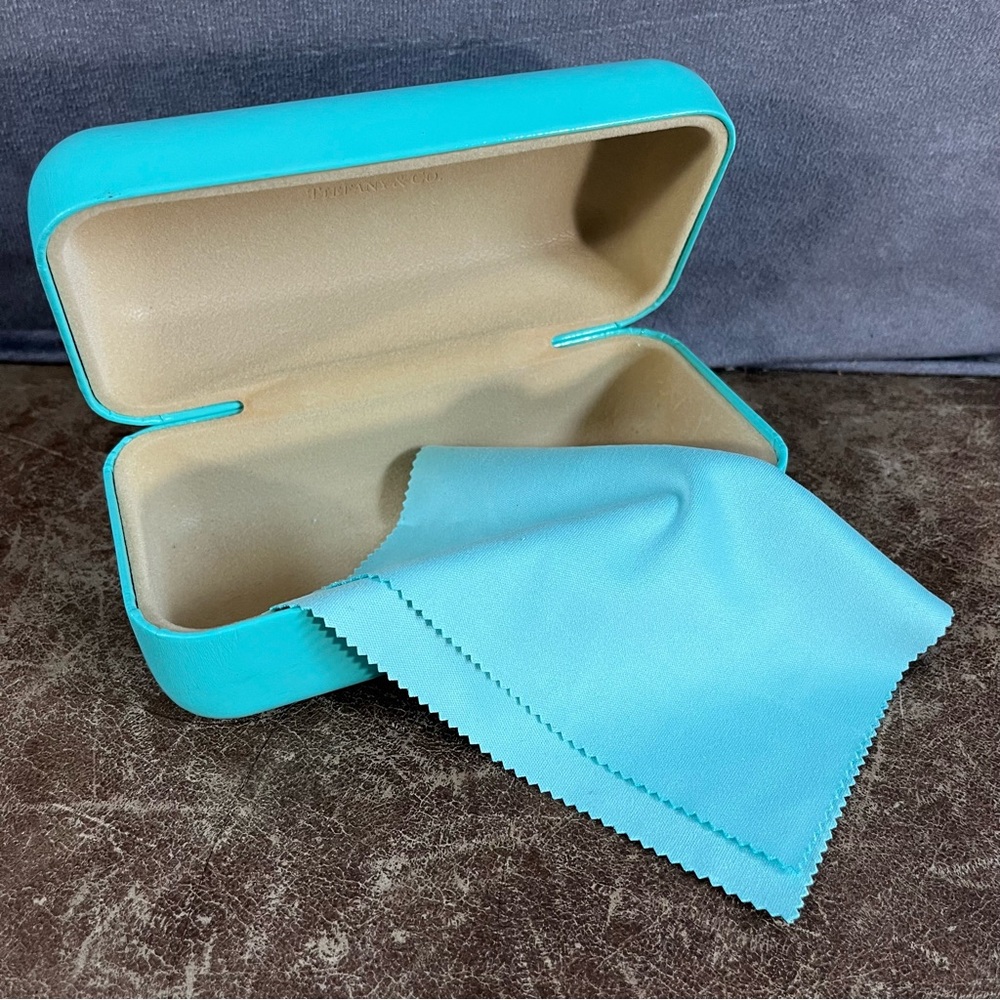Tiffany & Co Eyeglass Case Women Blue Hard Shell Logo Cleaning Cloth Accessory